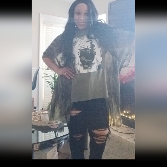 Upcycled Marilyn Monroe Camo Tshirt/Poncho - Picture 5 of 5